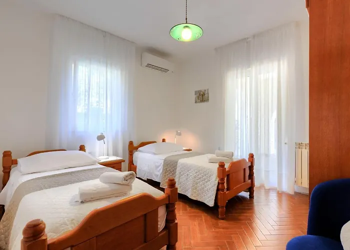 Dina By Interhome Semesterbostad Trget